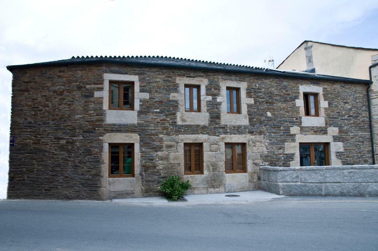 Pension Serrano Sarria Bagian luar foto