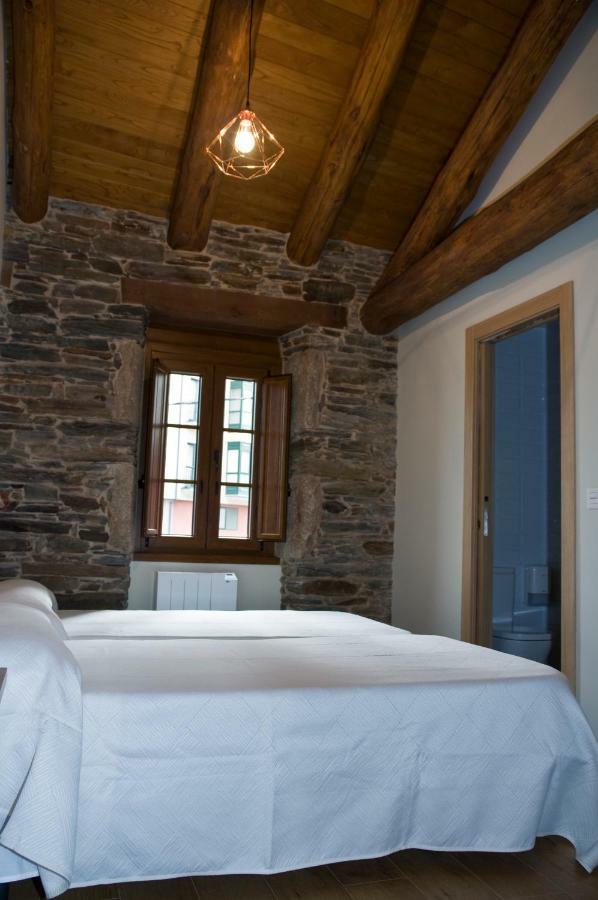 Pension Serrano Sarria Bagian luar foto