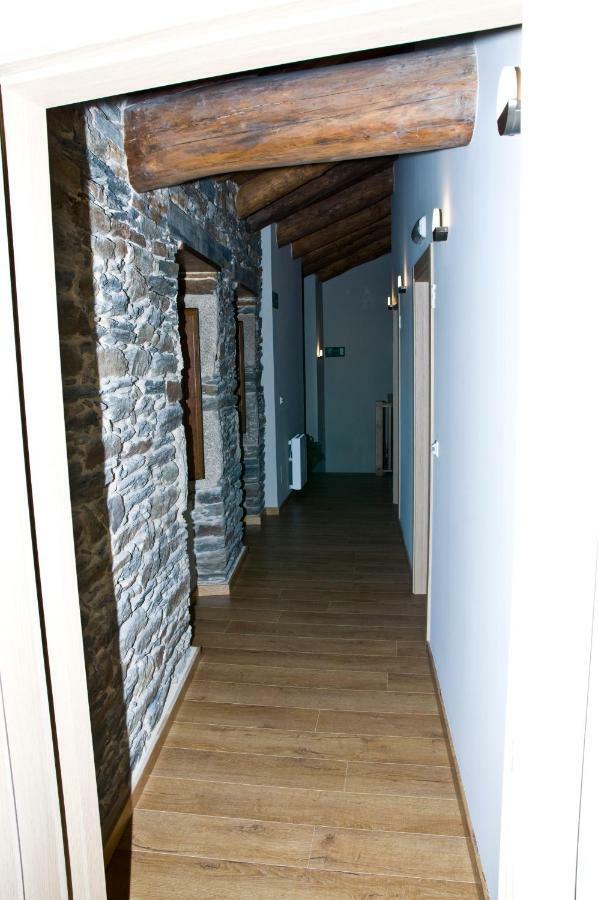 Pension Serrano Sarria Bagian luar foto